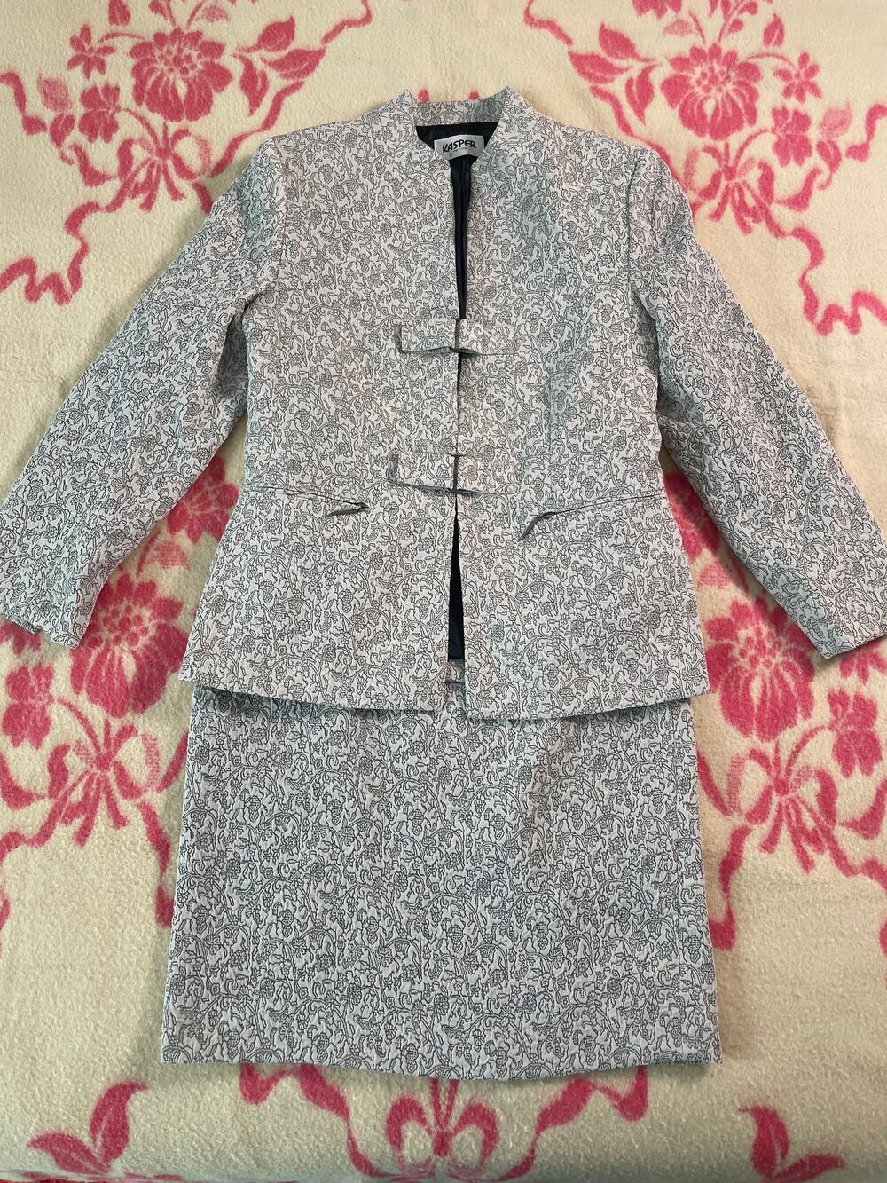 Vtg. Kasper Petite Skirt set tonal Cream and grey floral office workwear retro